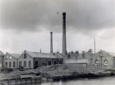886143 Gezicht op de gebouwen van de Koninklijke Nederlandsche Lood- en Zinkpletterij voorheen A.D. Hamburger ...